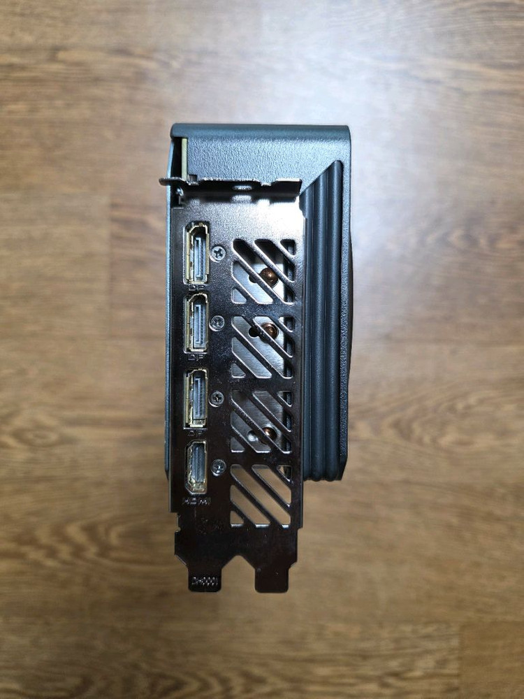 기가바이트 4070 SUPER GAMING OC 팔아요--6