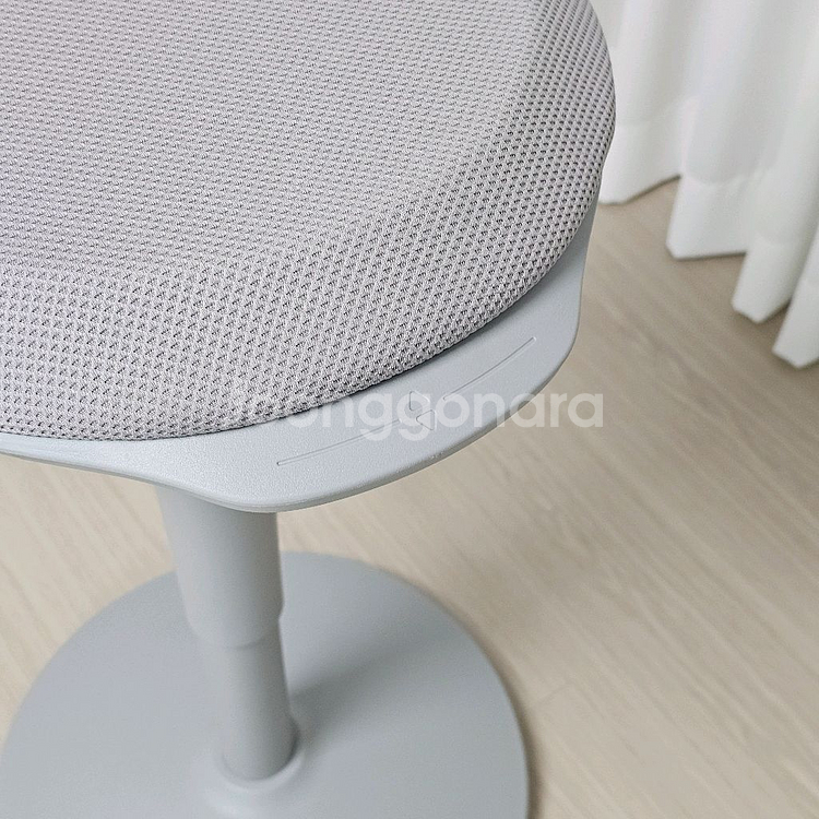 인체공학 스툴 의자 팔아요.(높낮이 조절 보조의자)--3