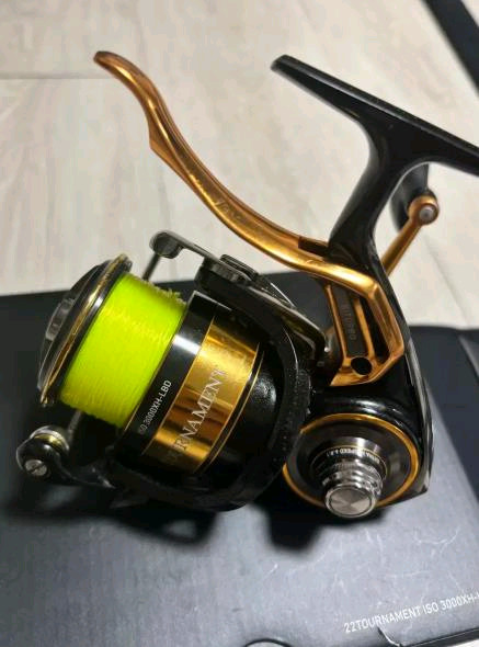 22토너먼트 이소 3000xh-lbd 낚시릴 이미지