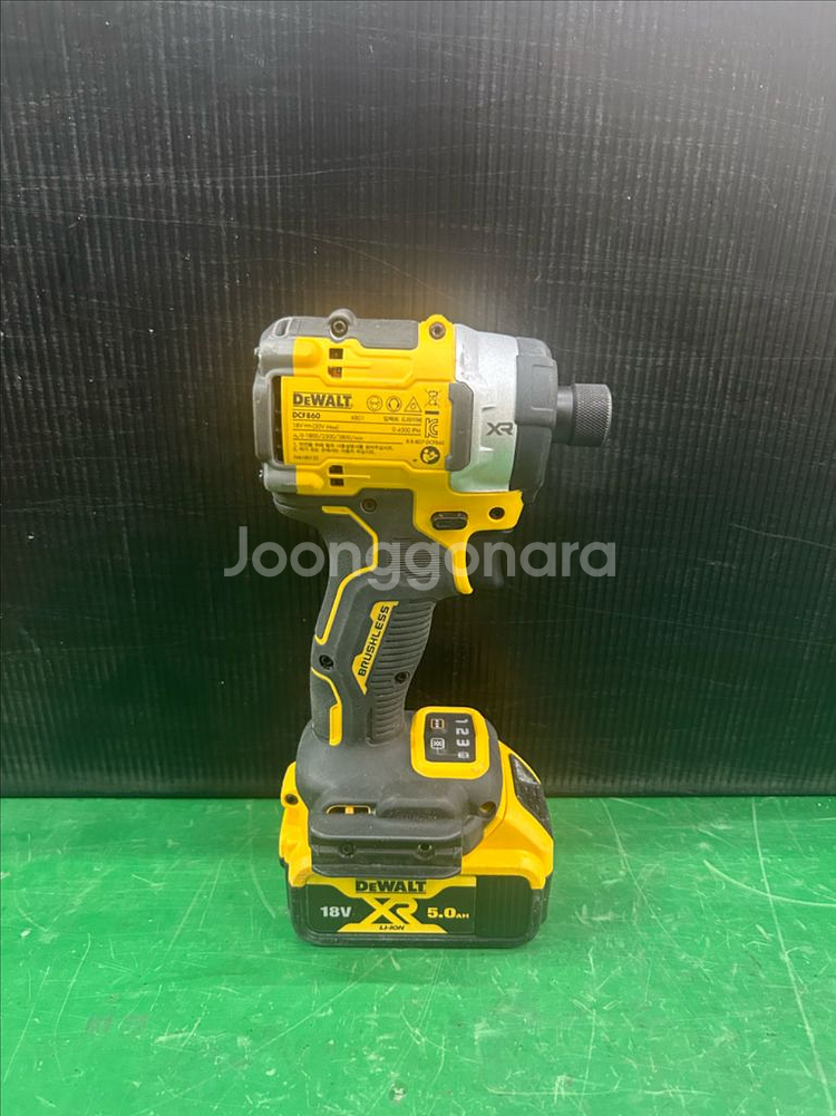 디월트 충전임팩 드라이버 DCF860배터리포함--2