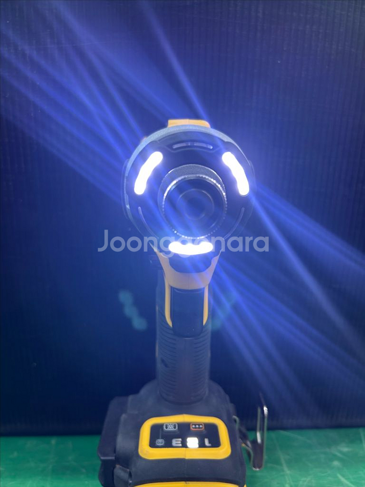 디월트 충전임팩 드라이버 DCF860배터리포함--7