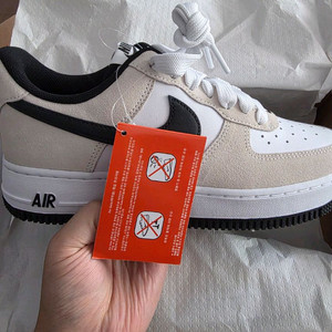 나이키 에어 포스 1 07 LV8 240mm 판매합니다