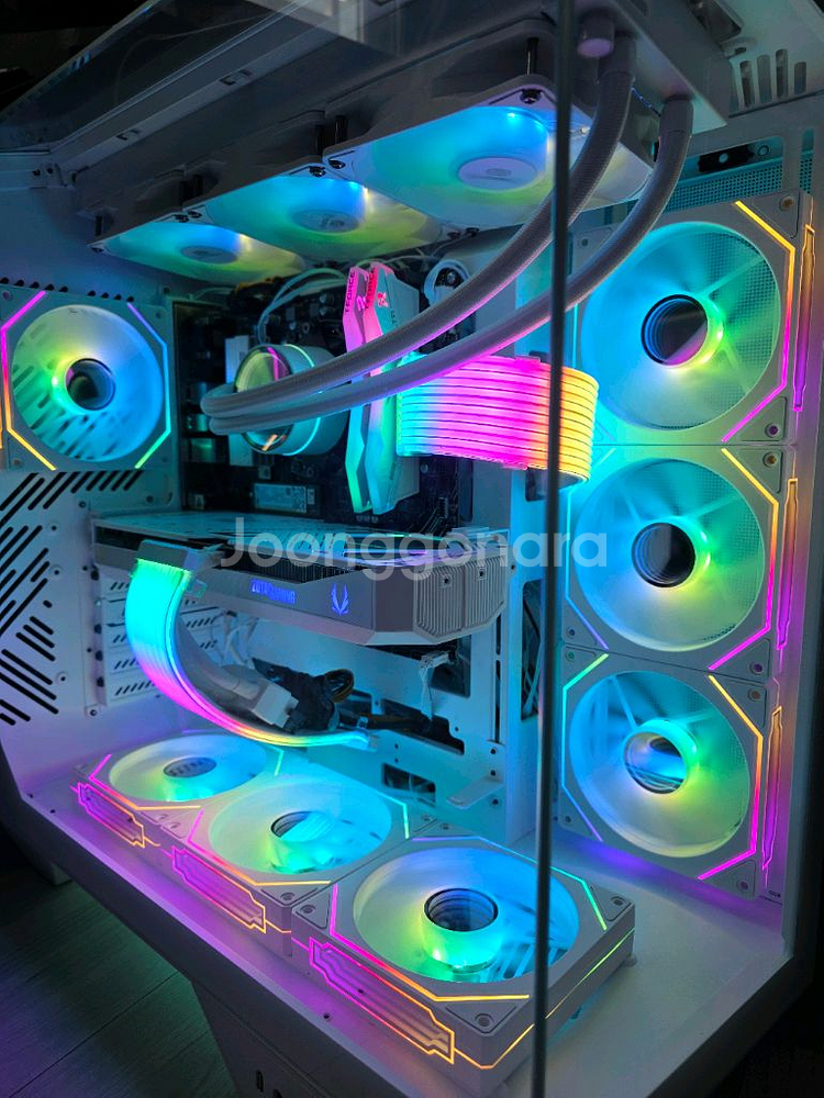 라이젠7 7800X3D RTX5070 화이트PC--1