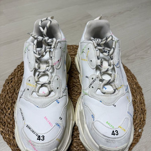 발렌시아가 트리플S