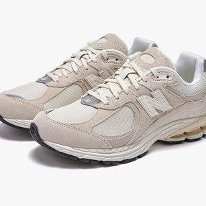 뉴발란스 m2002rcc 265,275사이즈 베이지