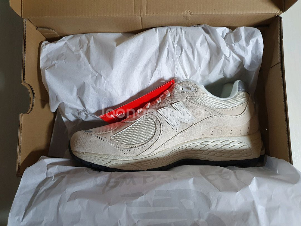 뉴발란스 m2002rcc 265,275사이즈 베이지--2