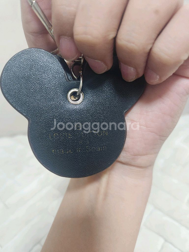 [급처] 루이비통 미키마우스 모노그램 키링 블랙--3