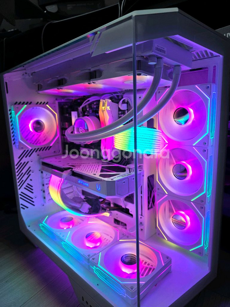 라이젠7 7800X3D RTX5070 본체 팝니다--1