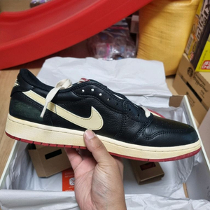조던 1 x 나이젤 실베스터 레트로 로우 OG 280