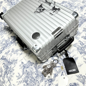 리모와(Rimowa) x 스타이프 베어 컬렉션