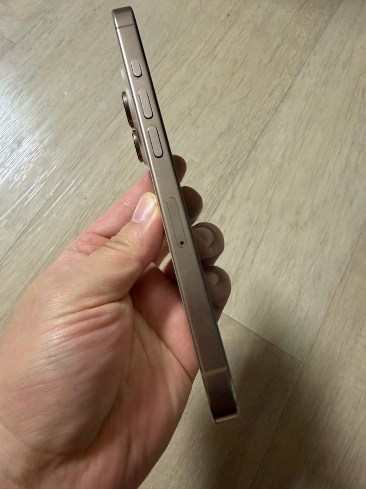 아이폰 16 프로 128 기가 저장소 데저트 티타늄--3