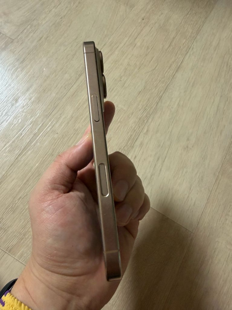 아이폰 16 프로 128 기가 저장소 데저트 티타늄--4