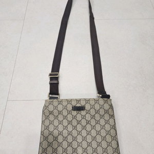 남녀공용 구찌크로스 정품 백화점구매 핸드폰지갑 차키등등