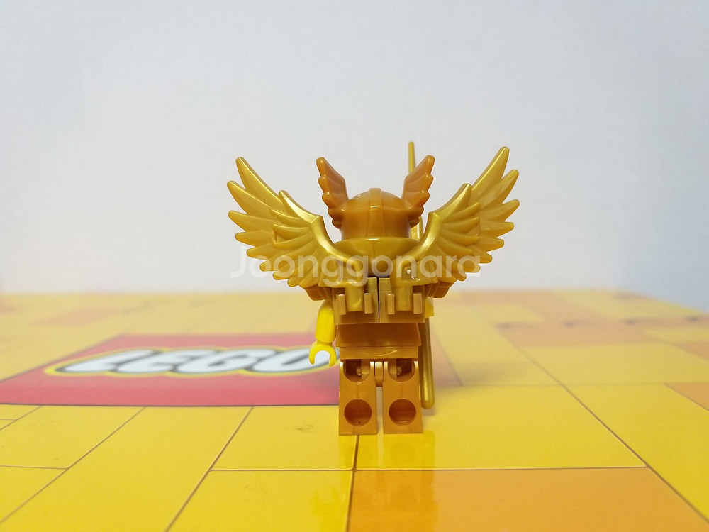 레고 71011 미니피규어 시즌 15 황금 전사--1