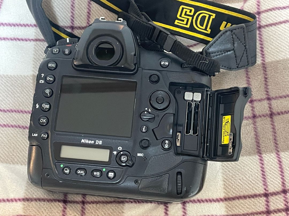 니콘 dslr D5 (24-70렌즈, 메모리카드 포함) 이미지