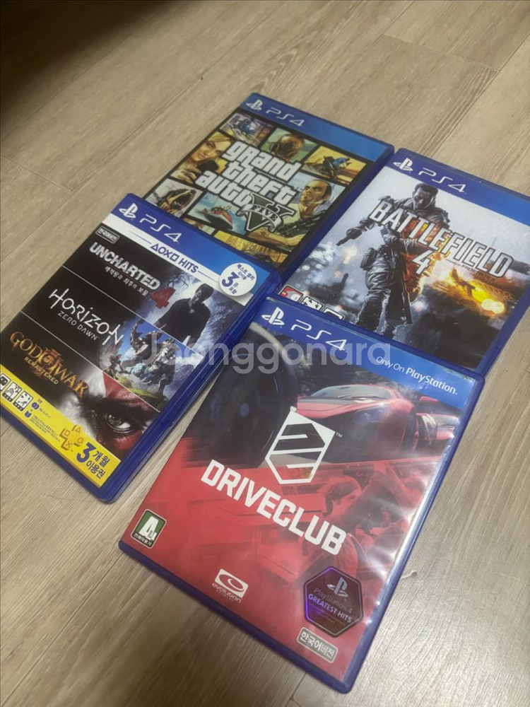 PS4 본체+듀얼쇼크 패드+PS4 게임 CD--1
