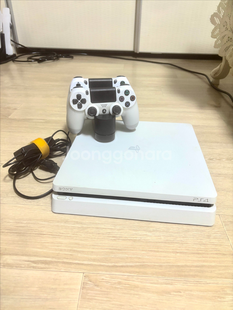 PS4 본체+듀얼쇼크 패드+PS4 게임 CD--0