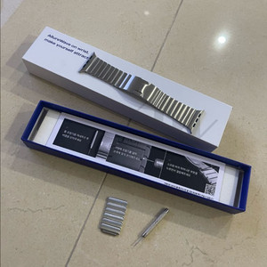 애플워치 메탈 스트랩 링크 브레이슬릿 팝니다(46mm)