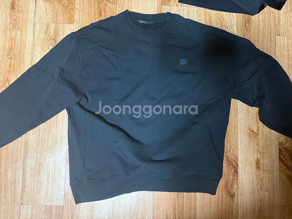 아크네 포바 맨투맨--1