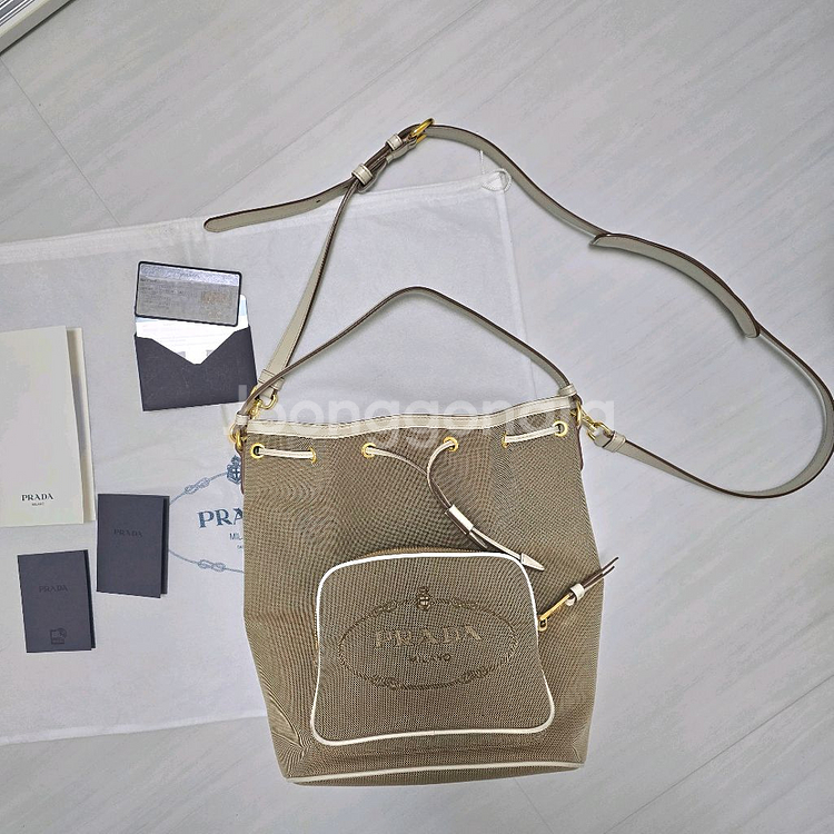 프라다 자카드 라지 버킷백 1BH097 정품--1