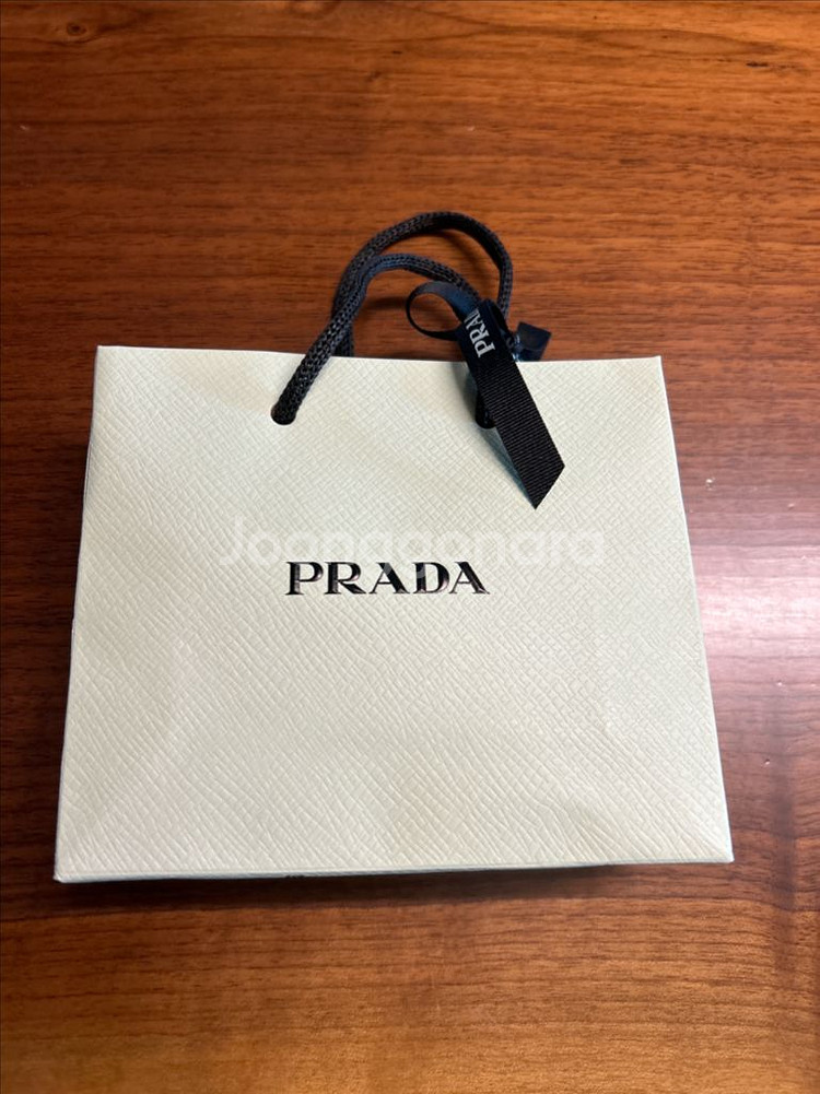 프라다 립밤 U000 새상품--0