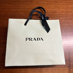 프라다 립밤 U000 새상품