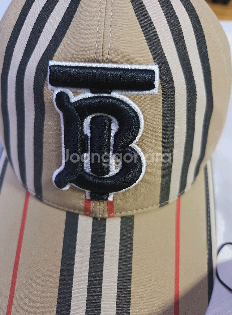버버리 TB 베이스볼캡 8026924 114008 A--0