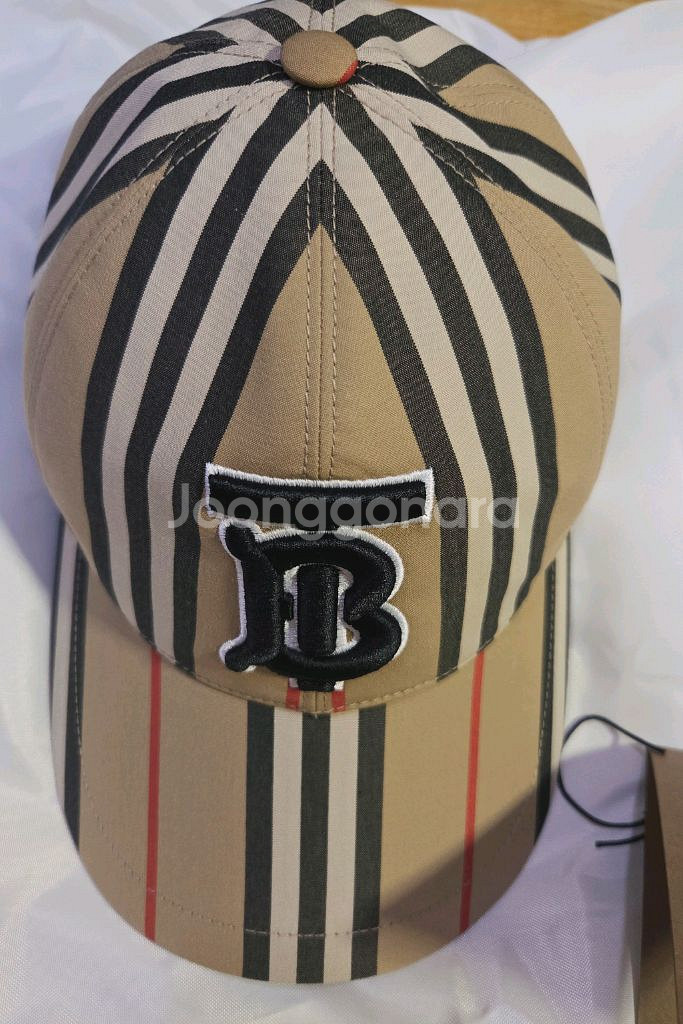 버버리 TB 베이스볼캡 8026924 114008 A--1