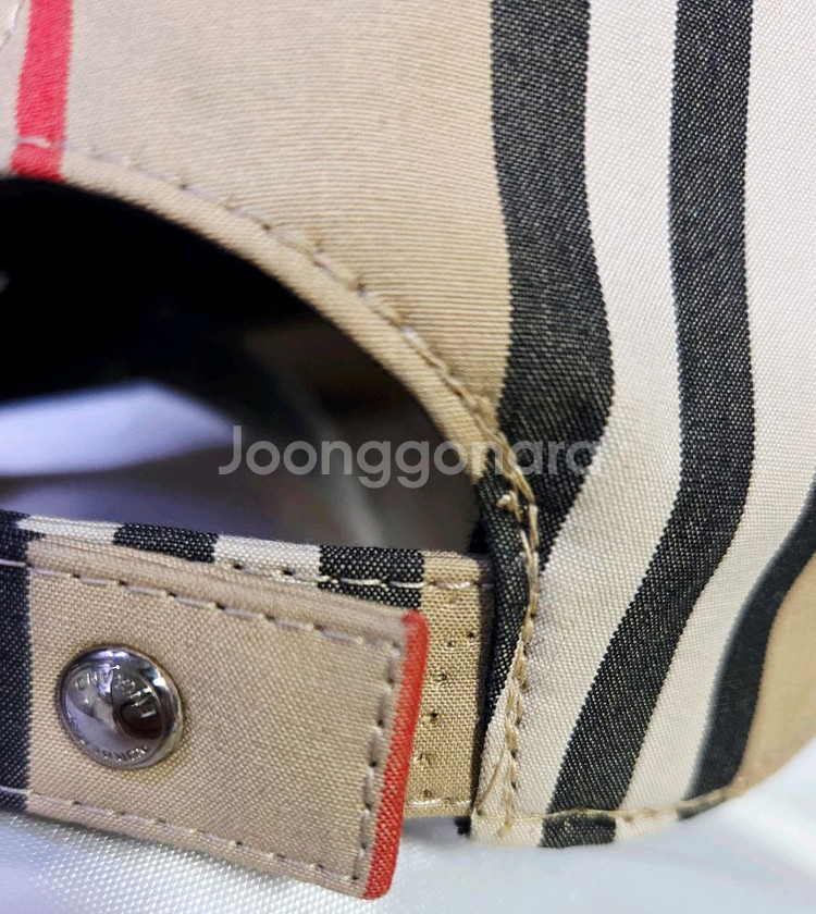 버버리 TB 베이스볼캡 8026924 114008 A--3