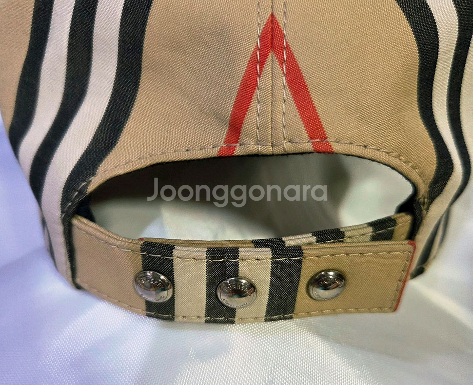 버버리 TB 베이스볼캡 8026924 114008 A--4