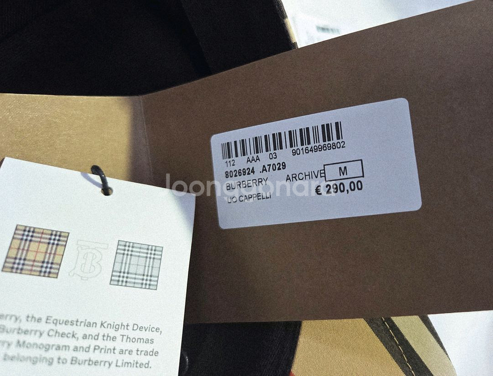 버버리 TB 베이스볼캡 8026924 114008 A--6