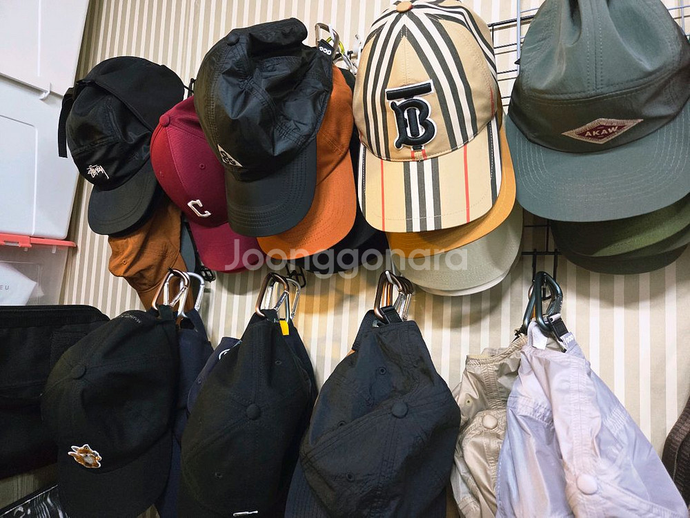 버버리 TB 베이스볼캡 8026924 114008 A--8