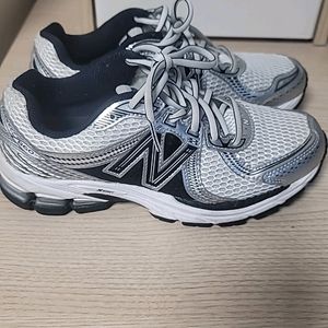 뉴발란스 860v2 (235 사이즈)판매합니다