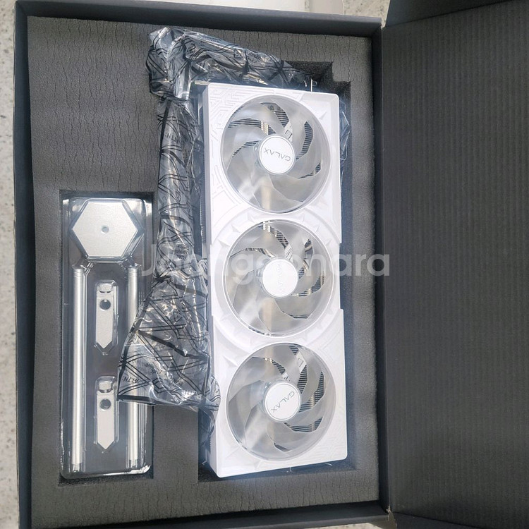 갤럭시 rtx5080 화이트 팜니다--2