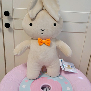 유리 토끼 인형