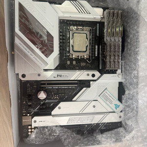 13900k z690 지스킬 로얄 32g 팝니다