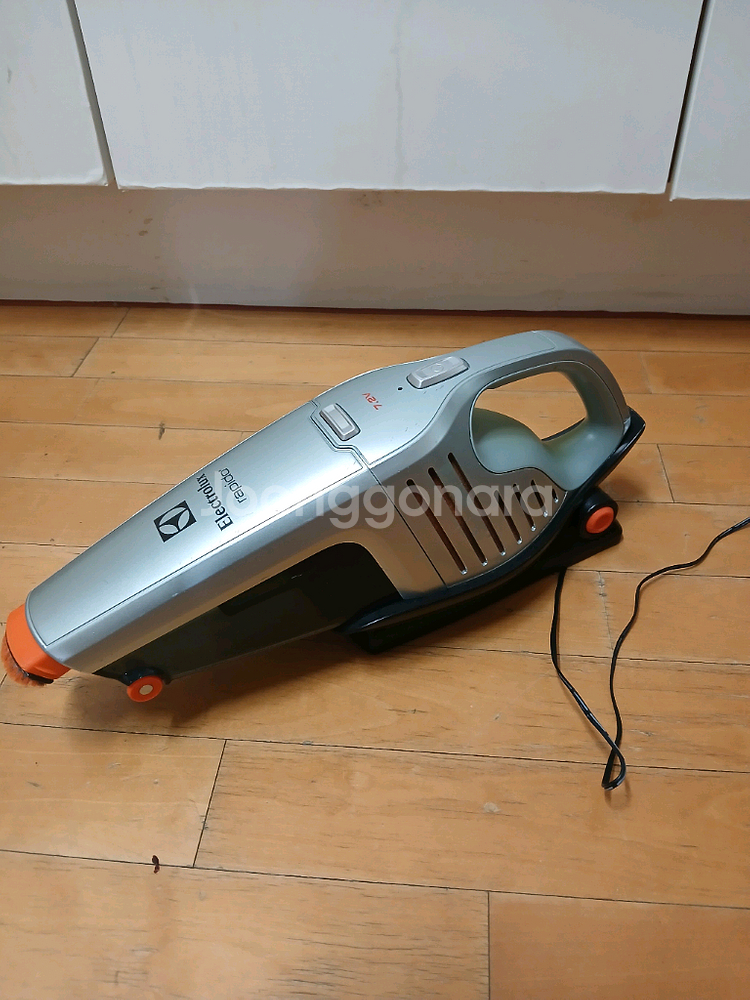 <부품용>일렉트로룩스 핸디청소기/ZB5106--1