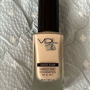 VDL 커버스테인 퍼펙팅 파운데이션 A01 30ml