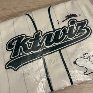 kt위즈 피너츠 스누피 콜라보 패션 유니폼