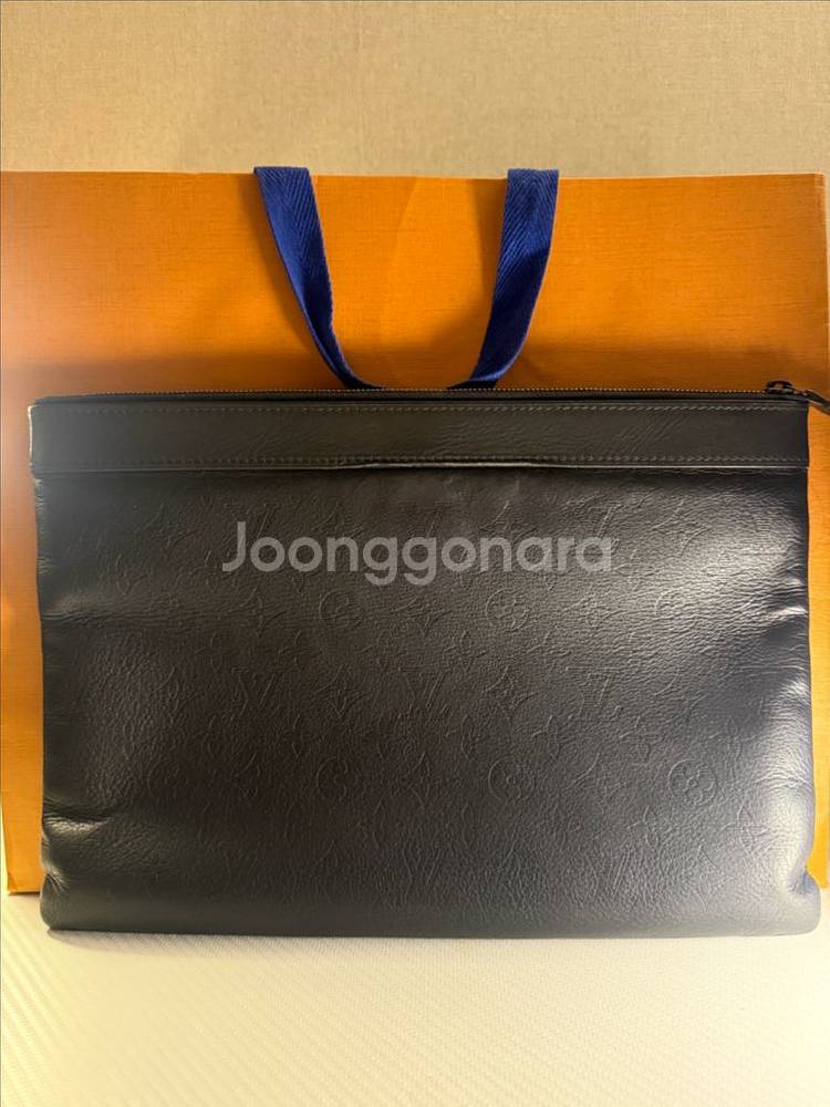 루이비통 쉐도우 모노그램 포쉐트 클러치--1