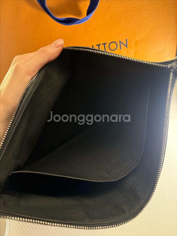 루이비통 쉐도우 모노그램 포쉐트 클러치--3