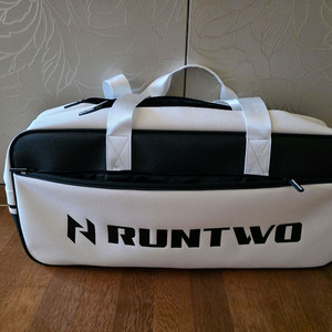 런투(RUNTOW) 토너먼트 2단 배드민턴 가방