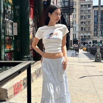 제니착용)어텐즈 attends 말 반팔 티셔츠--2