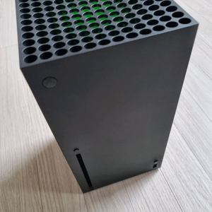 Xbox Series X 본체와 컨트롤러 판매합니다