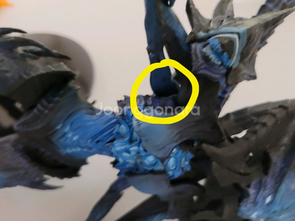 neca 디아블로 갓오브워 크레토스 파손 피규어 팝니다--2