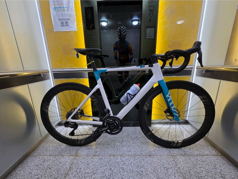 파스포츠 RAF Z06 로드 화이트엔블루 M 이미지