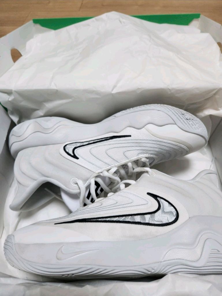 사이즈 안 맞아서 못 신은 이모탈리티 4 팔아요