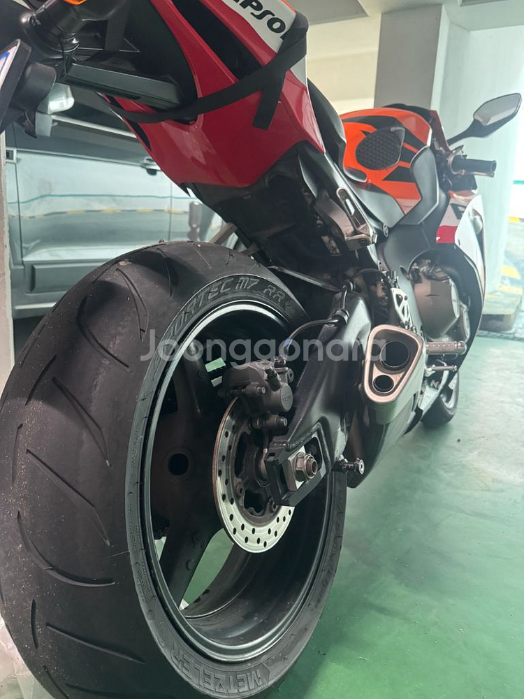 HONDA CBR 1000rr--6