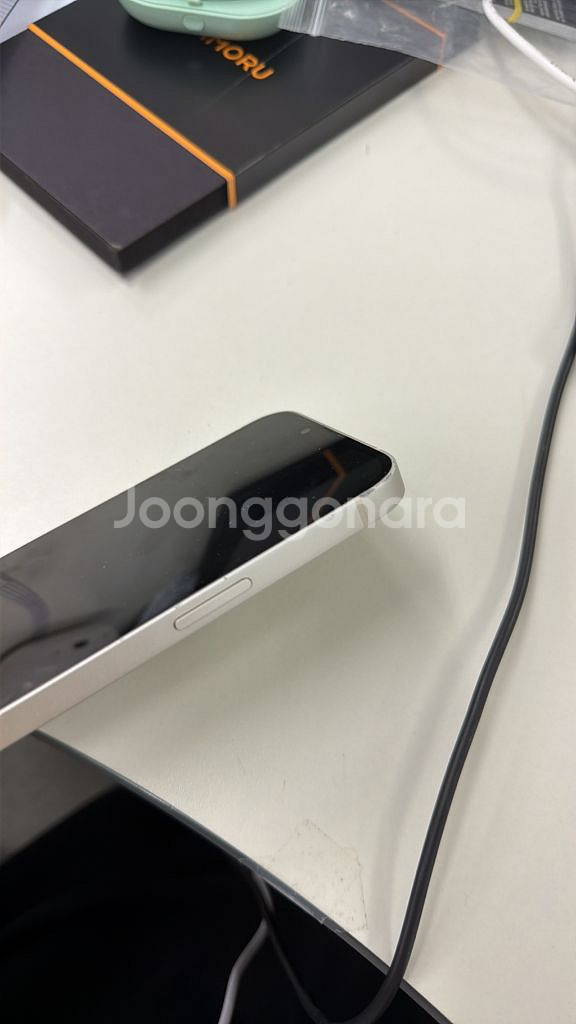 아이폰 13 256GB 화이트 판매합니다--4