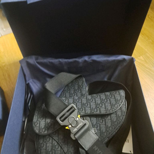 디올 오블리크 새들백 블랙